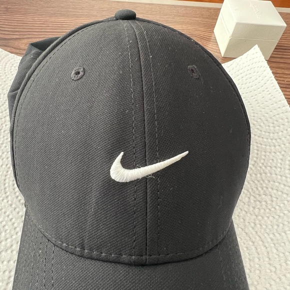 Nike Black and White Logo Cap DRI-FIT - Picture 2 of 5